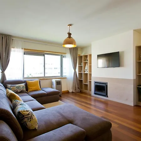 Apartment Roomy Central Flat - Big Groups *