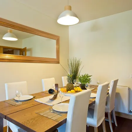 Apartment Roomy Central Flat - Big Groups