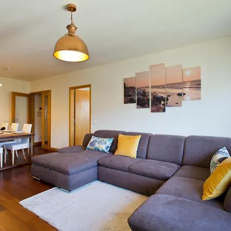 Roomy Central Flat - Big Groups * Oporto